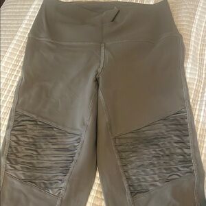 ALO YOGA Olive High-Waisted Leggings with Ribbed Detail Moto style